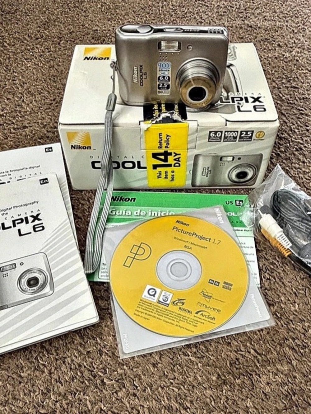 Vintage Nikon Coolpix L6 Digital Camera Bundle - complete in box / Tested & Work
